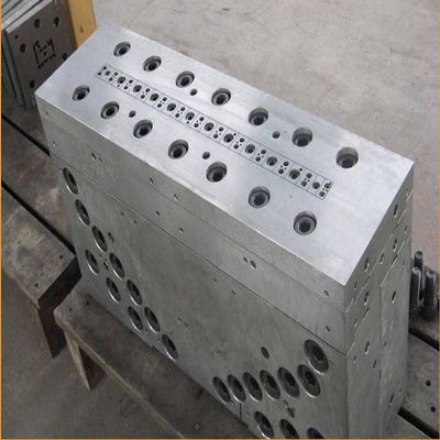 Exporteur de moules d'extrusion de panneaux creux de porte en CPVC de 700 mm poli et électroplaqué