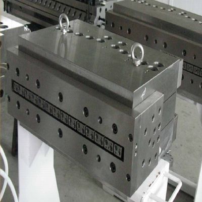 Exporteur de moules d'extrusion de panneaux creux de porte en CPVC de 700 mm poli et électroplaqué