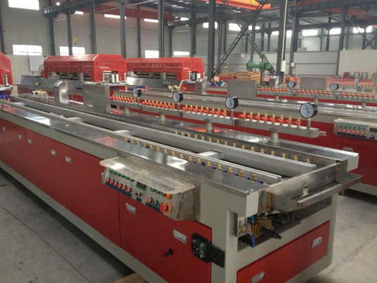 Machine de fabrication de profilés en plastique WPC pour fenêtre et porte