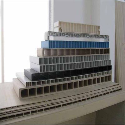 Exporteur de moules d'extrusion de panneaux creux de porte en CPVC de 700 mm poli et électroplaqué