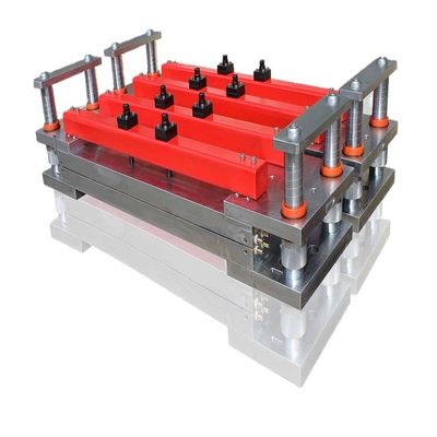 Moulures d'extrusion de panneaux mousseux en PVC/WPC pour traitement de surface de polissage par électroplatage