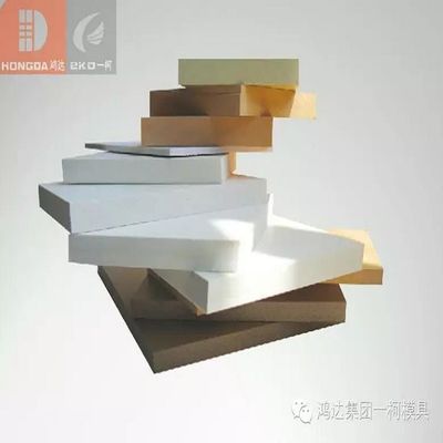 Moulures d'extrusion de panneaux mousseux en PVC/WPC pour traitement de surface de polissage par électroplatage