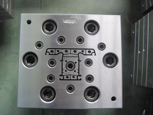 Moulure de profilé en UPVC argenté avec options de traitement de surface de polissage et de galvanoplastie