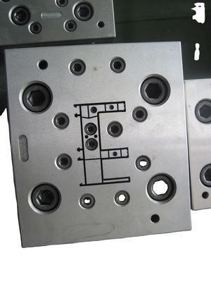 Moulure de profilé en UPVC argenté avec options de traitement de surface de polissage et de galvanoplastie