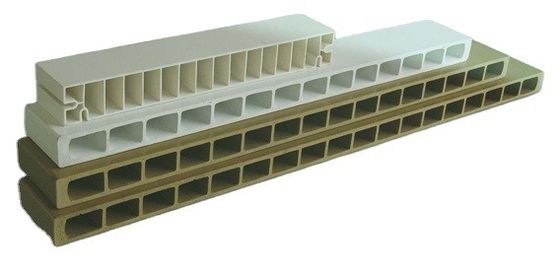 Machine de fabrication par extrusion de panneaux de portes creuses avec matériau 3Cr17