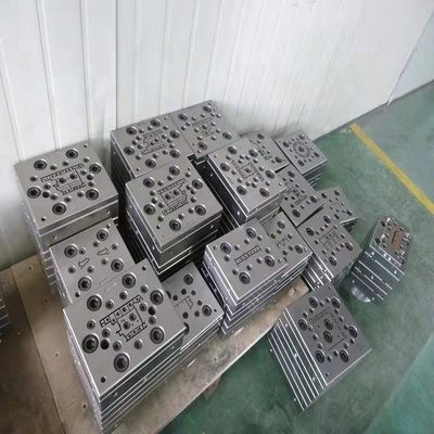 Moulure de profilé en UPVC argenté avec options de traitement de surface de polissage et de galvanoplastie