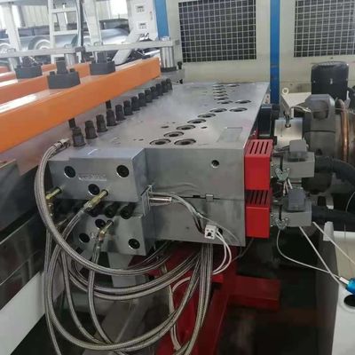 Ligne d'extrusion de panneaux en mousse de PVC WPC pour la production de tôles avec ratio L/D de vis non applicable