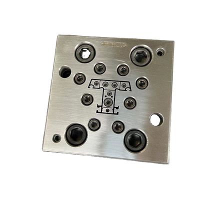 Moule d'extrusion pour deux cavités matrice de mousse en plastique et outil de formage de profilés d'extrusion