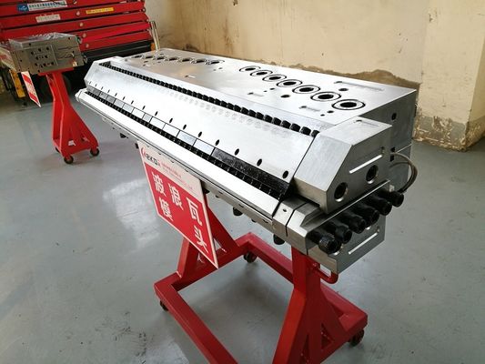 Tête de moule de feuille d'extrusion HDPE PP durable de 850 mm pour les besoins personnalisables