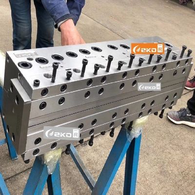 Moule d'extrusion de panneaux en mousse P20 à cavité unique de 1320 mm pour meubles et panneaux publicitaires