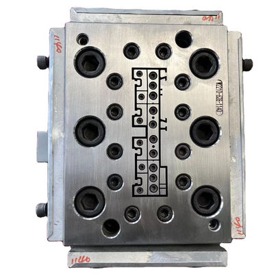 Moulures d'extrusion en PVC pour profilés de planches de base en plastique équipement d'extrusion WPC