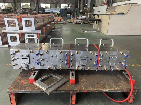 Moulures d'extrusion en PVC pour profilés de planches de base en plastique équipement d'extrusion WPC