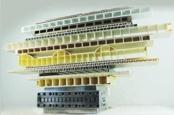 Moulures d'extrusion de porte creuse en PVC en plastique WPC pour la fabrication de produits ménagers