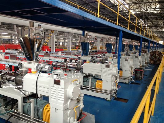 38CrMoALA matériau de vis WPC PVC ligne de production de la machine d'extrusion de profilés de panneaux muraux