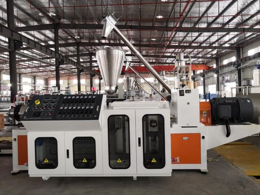 55 kW de puissance Yuhao machine d'extrusion de panneaux de porte en PVC pour la production de profilés en PVC par SIEMENS