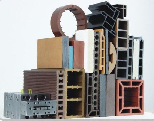 Puissante ligne d'extrusion de panneaux de revêtement de profils WPC de 37 kW pour bois et plastique