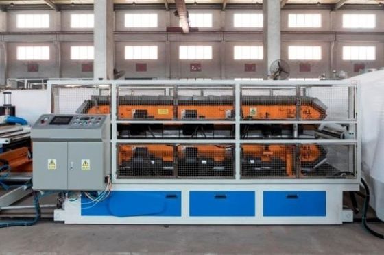 Technologie de la ligne de production d'extrusion de carreaux de toiture en PVC pour la fabrication de tôles de toiture