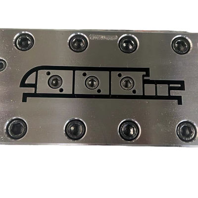 Moulé de profilés auxiliaires en PVC et outil de couverture de porte en plastique en bois en WPC avec conception AutoCAD