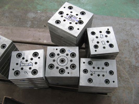 Profil de cadre de fenêtre en PVC Extrusion de moule de moulage Outils EKO pour une productivité et une efficacité élevées