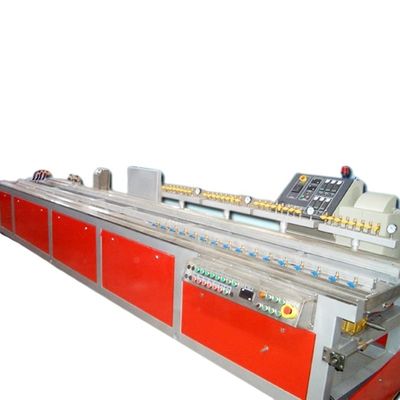 150-200 kg/h Capacité à grande vitesse ligne de machine à extruder en bois plastique à double vis conique