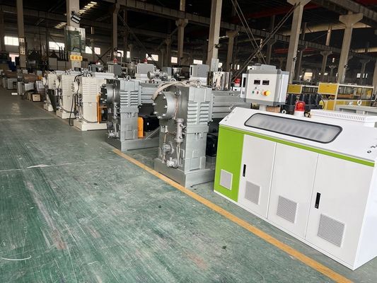 PP Projet clé en main WPC Machine d'extrusion de profilés de revêtement avec solution de déchets de bois