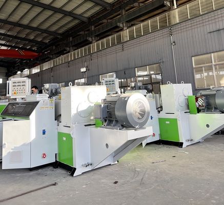 PP Projet clé en main WPC Machine d'extrusion de profilés de revêtement avec solution de déchets de bois