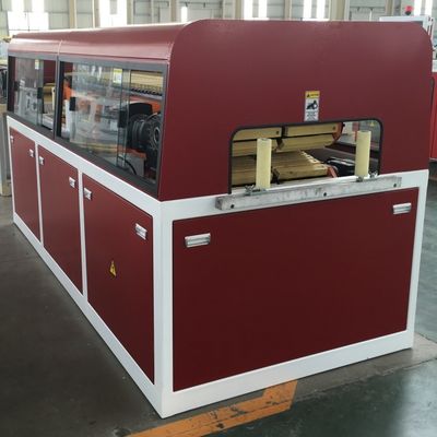 Machine de fabrication de profilés de revêtement en plastique PE WPC à double vis pour 150-200 kg/h Capacité
