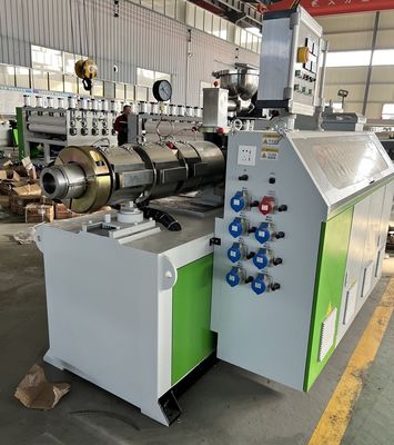 Machine d'extrusion de revêtements de sol en PE/PP WPC composite pour revêtements de sol et planches en WPC