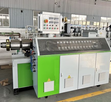 Machine d'extrusion de revêtements de sol en PE/PP WPC composite pour revêtements de sol et planches en WPC