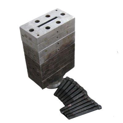 Fabrication de moules de co-extrusion en PE pour panneaux à grande paroi en PE Répondre aux exigences du client