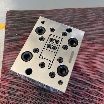 Motifs d'extrusion pour le profil d'accouplement des fenêtres en UPVC finition argentée et le mode de formage du film en PVC