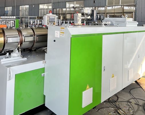 Extrudeuse de revêtement de sol en bois plastique composite WPC personnalisable