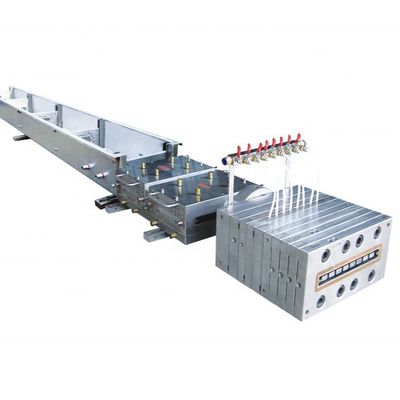 Ligne de machine d'extrudeuse pour revêtement de sol en bois plastique composite avec une capacité de 150-200 kg/h