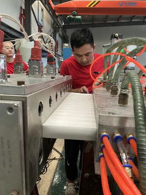 Machine d'extrusion de panneau de porte en UPVC/WPC pour les travaux de construction