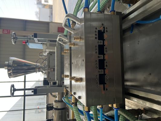 Ligne de production de 150 mm de largeur de plancher pour moules d'extrusion en bois plastique WPC