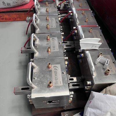 Profiles en plastique d'extrusion pour fenêtres en PVC/UPVC argenté Forme pour les séries 70 et 60