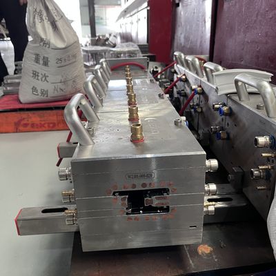 Profiles en plastique d'extrusion pour fenêtres en PVC/UPVC argenté Forme pour les séries 70 et 60