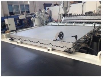Machine à extruder les tôles de toit vitrées en PVC à double vis conique avec ABB Inverte