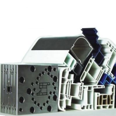 Ligne d'extrusion de profilé de fenêtre en PVC de diamètre de vis de 65/132 mm pour la production de cadres de fenêtre
