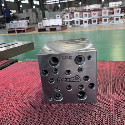 Moulures d'extrusion pour une ligne de production de profilés auxiliaires en PVC à 1 cavité et de couvertures de portes en WPC