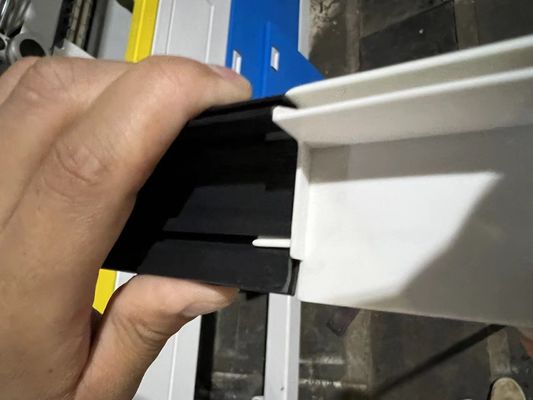 Modèle d'extrusion plastique à profilé en UPVC personnalisé pour la production de produits ménagers
