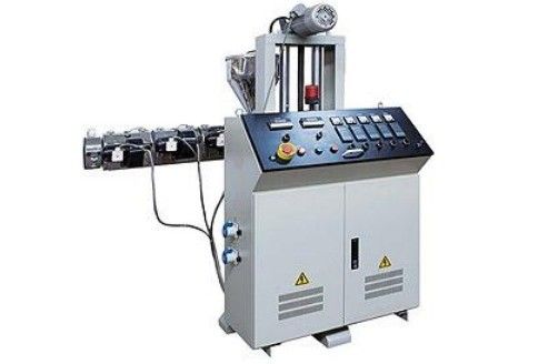 Machine à panneaux en PVC à coextrusion à haute productivité pour le traitement par coextrusion