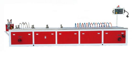 Machine à panneaux en PVC à coextrusion à haute productivité pour le traitement par coextrusion