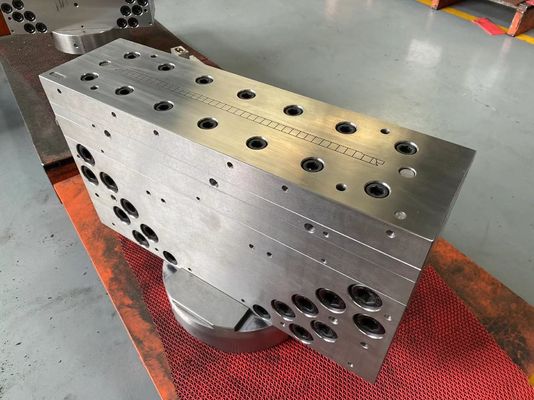 Moule de produit ménager pour l'extrusion de profilés de fenêtre en PVC personnalisés en couleur argentée