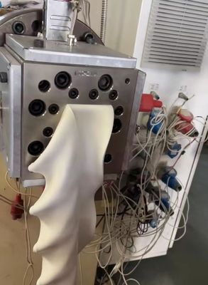 Outils d'extrusion de profils en plastique sur mesure pour fenêtres et portes en UPVC