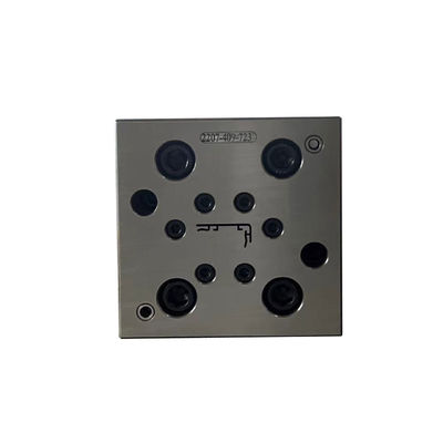 Moulures d'extrusion à profil de verrouillage de porte en PVC en bois argenté et en plastique pour produits ménagers