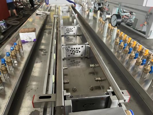 Moulures d'extrusion à profil de verrouillage de porte en PVC en bois argenté et en plastique pour produits ménagers