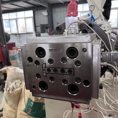 Machine d'extrusion de profilés de fenêtres et de portes en PVC de pointe pour les produits ménagers