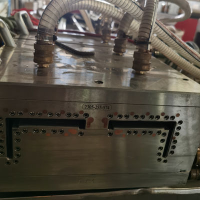 Deux cavités de moule à matrices d'extrusion d'argent pour façonner le cadre de porte en UPVC et le revêtement en argent