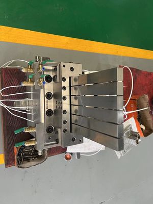 Le moule d'extrusion de panneaux muraux en UPVC est le meilleur pour une conception durable et à la mode